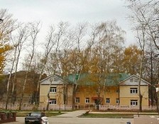 Реализуемые основные и дополнительные образовательные программы

Программа: От рождения до школы. Основная образовательная программа дошкольного образования/под редакцией Н.Е.Вераксы, Т.С.Комаровой, Э.М. Дорофеевой - издание 6-е, дополненное и исправленное, изд-во "Мозаика-Синтез", Москва-2021

Дополнительные программы:

"Юный эколог". Парциальная программа / С.Н.Николаева, Москва, изд-во "Мозаика-Синтез", 2016

"Этих дней не смолкнет слава" Р.Ю. Белоусова, В.М. Перевезенцева, О.В. Сикачева. Парциальная программа патриотического воспитания детей 5-7 лет.-М.: ТЦ Сфера, 2024. - 112с.

ФАОП ДО для ТНР: сборник нормативных документов для детского сада/под ред. Н.В. Верещагиной. - Спб.: ДЕТСТВО-ПРЕСС, 2023.-112с. 

ФАОП ДО для ЗПР: Сборник нормативных документов для детского сада/под ред. Н.В. Верещагиной. - Спб.: ДЕТСТВО-ПРЕСС, 2023.-192с.


На территории 1-го и 2-го корпусов за каждой возрастной группой закреплен прогулочный участок, который оборудован теневым навесом, различными игровыми формами "Домик", "Транспорт", песочницы, скамейки, столики и т.д, обозначена разметка по правилам дорожного движения. Все оборудование сертифицировано, установлено специалистами.

   На территории 2-го корпуса имеется оборудованная спортивная площадка.

   На территории 1-го и 2-го корпусов разбиты, цветники, оформлены огороды, установлен обелиск "Звезда". Возрастные группы в достаточном количестве обеспечены мебелью, посудой, мягким инвентарём.